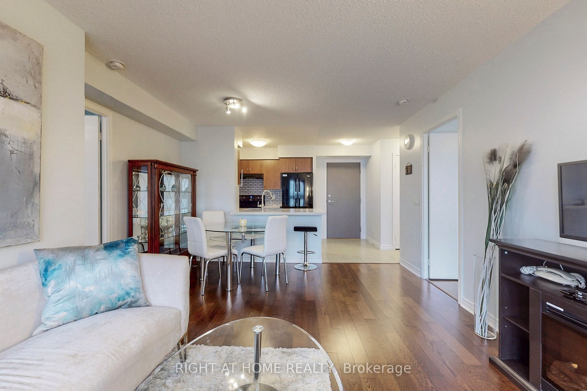 215 35 Saranac Blvd, North York Terminated, C5933504 Condos.ca