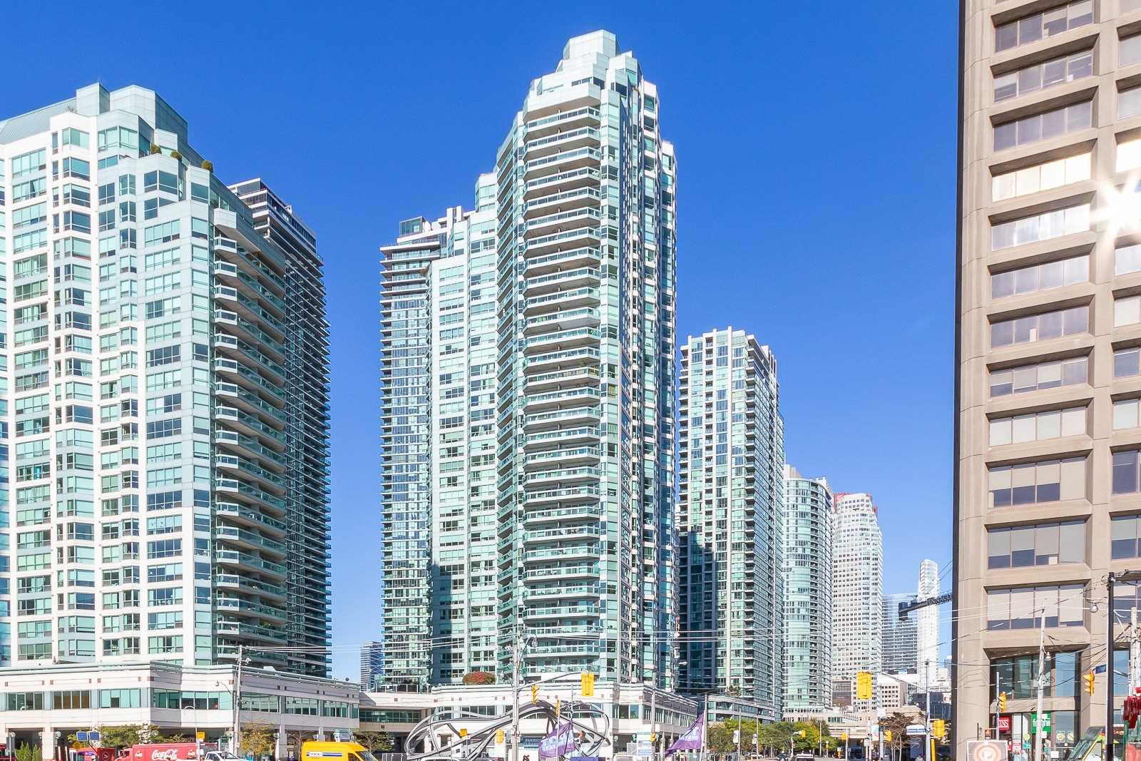 10 Yonge St, Toronto Leased, C5949971 Condos.ca