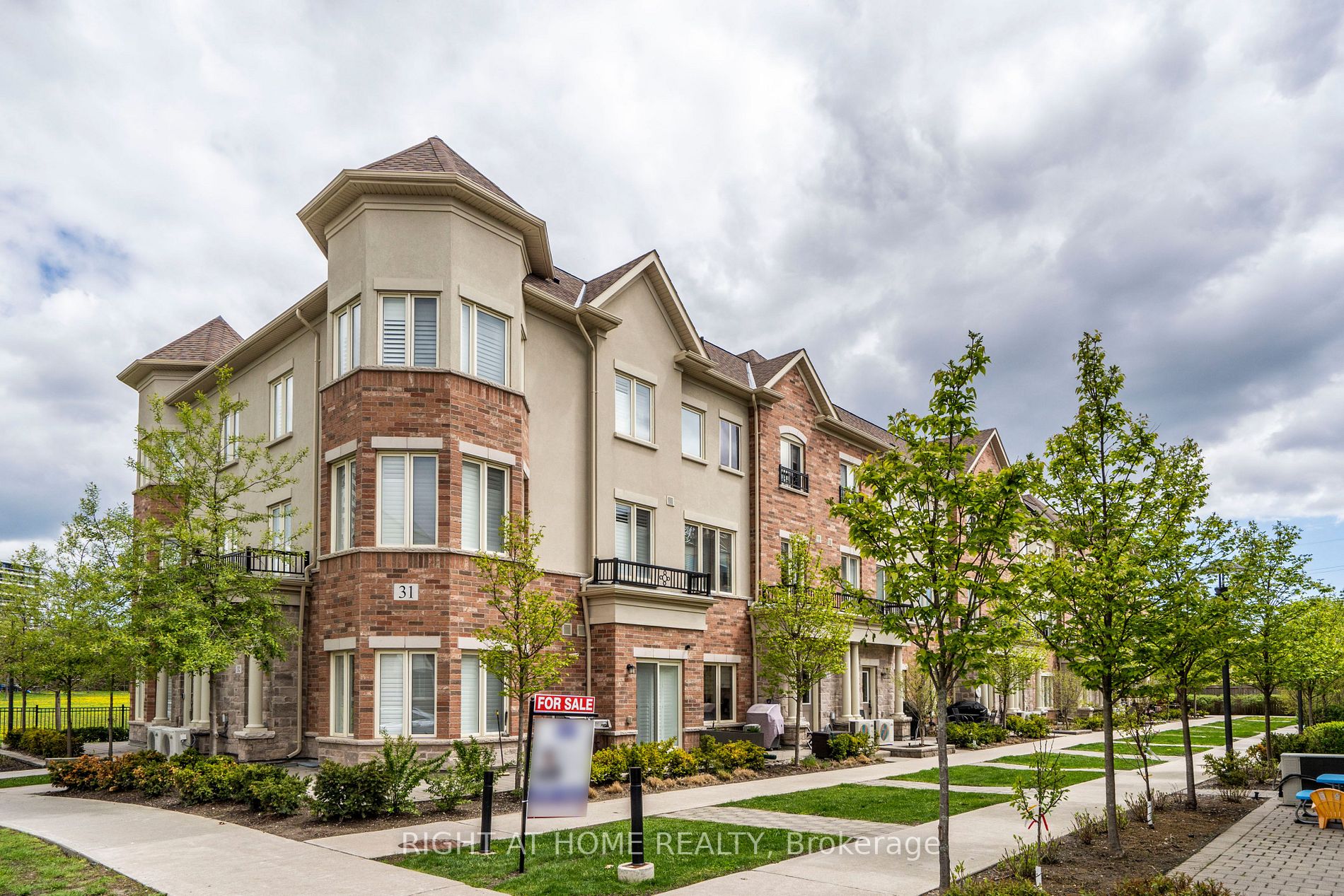 36 31 Coneflower Cres, North York Sold, C5952792 Condos.ca