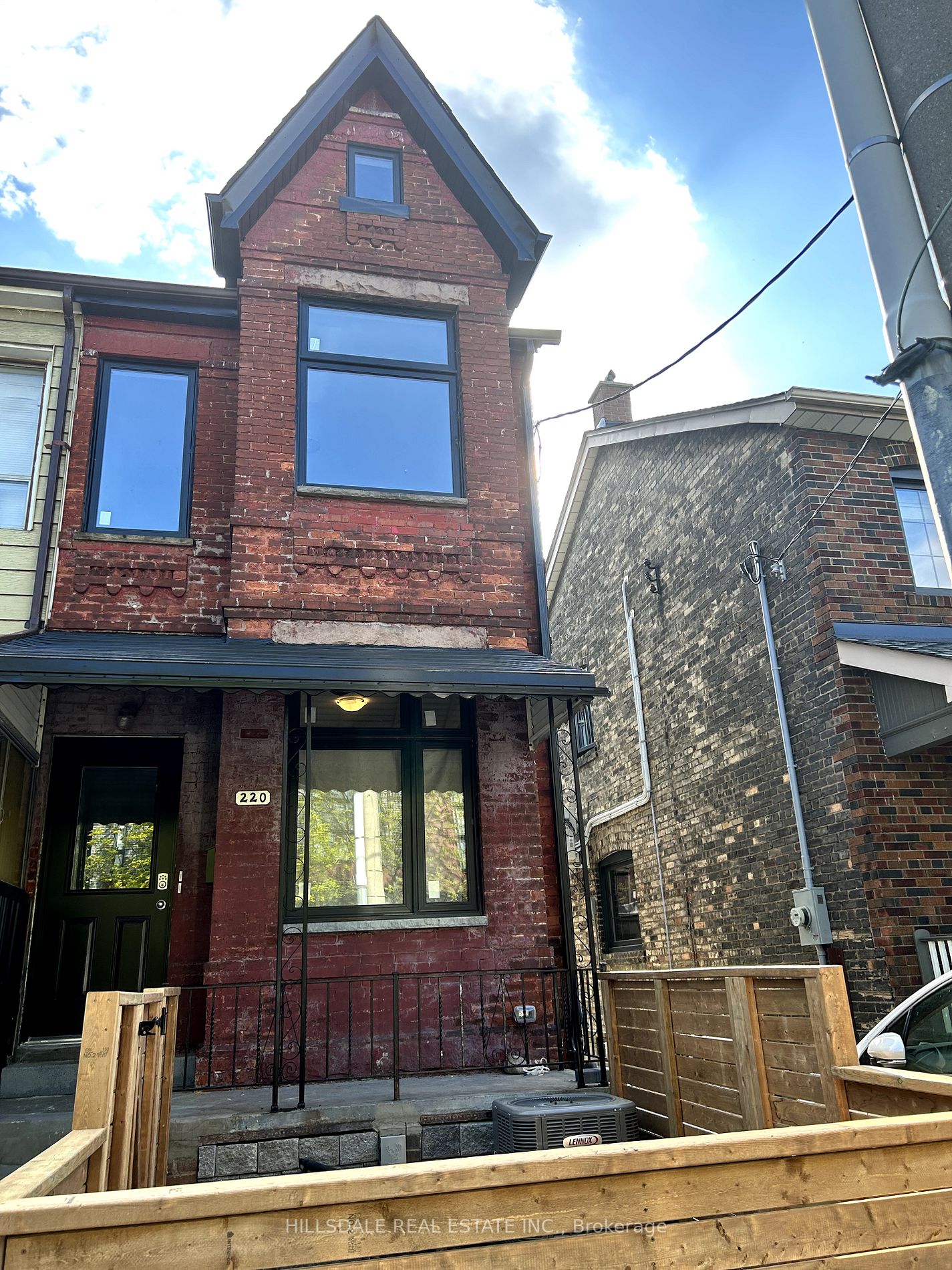 Lower 220 Claremont St, Toronto Leased, C5982084 Condos.ca