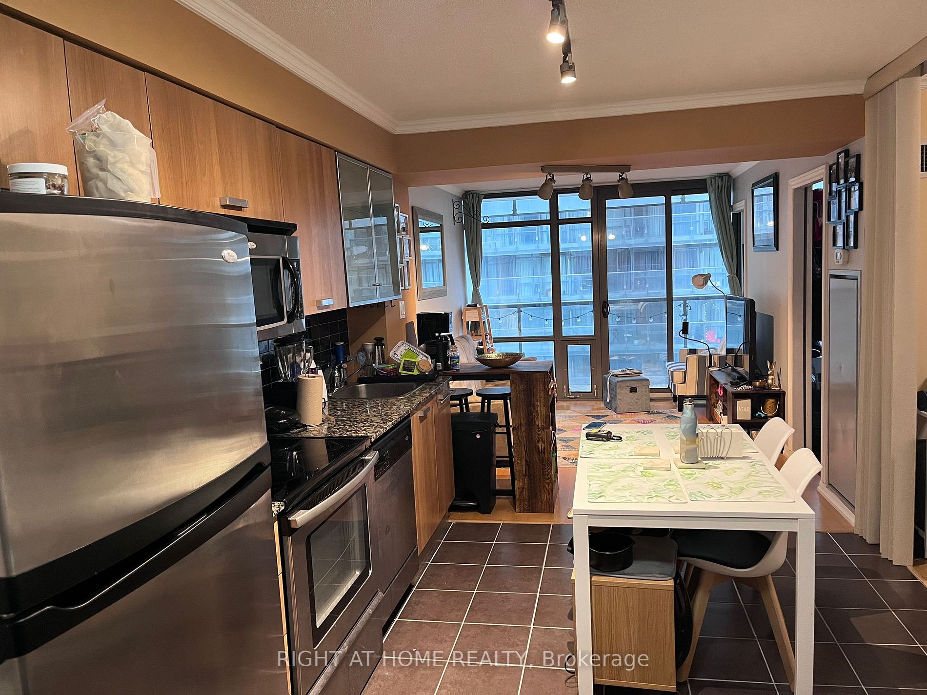 610 37 Grosvenor St, Toronto Leased, C6124064 Condos.ca