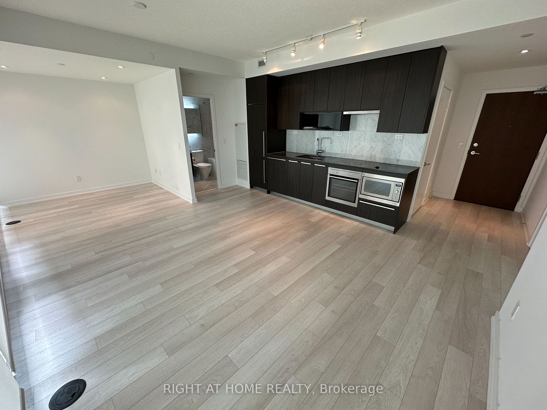 1512 115 Mcmahon Dr, Leased, C6220900 Condos.ca