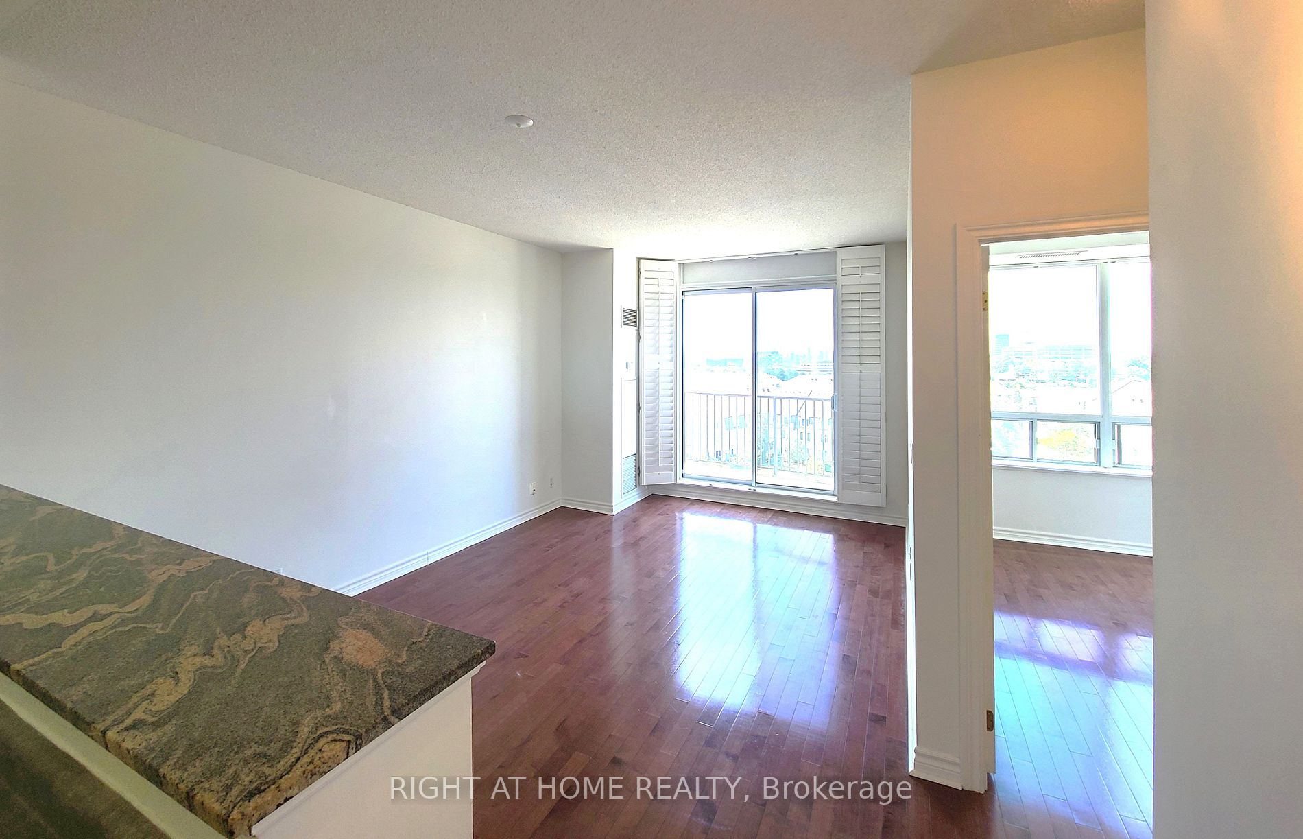 PH16 16 Dallimore Circ, North York Leased, C6722584 Condos.ca