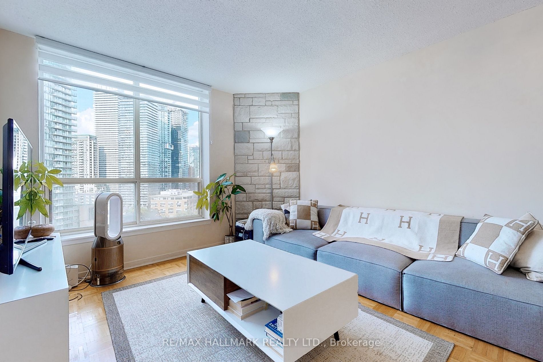 1805 44 St Joseph St, Toronto Expired, C6739506 Condos.ca