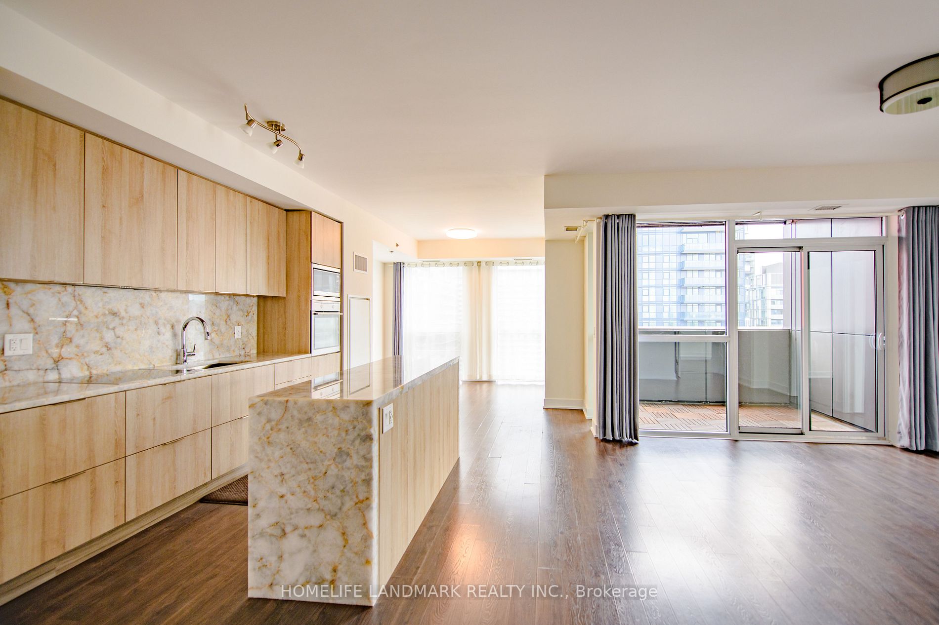 Curated visual reference: Fresh Look at 3906 318 Richmond St W Toronto Leased C7038398