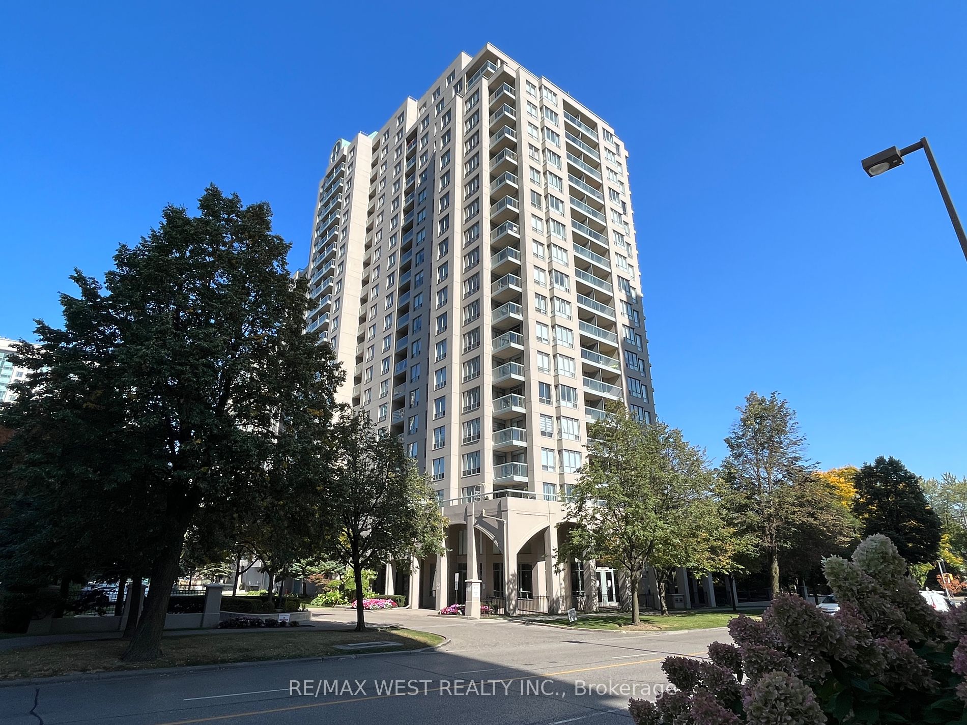 1716 28 Empress Ave, North York Sold, C7054932 Condos.ca