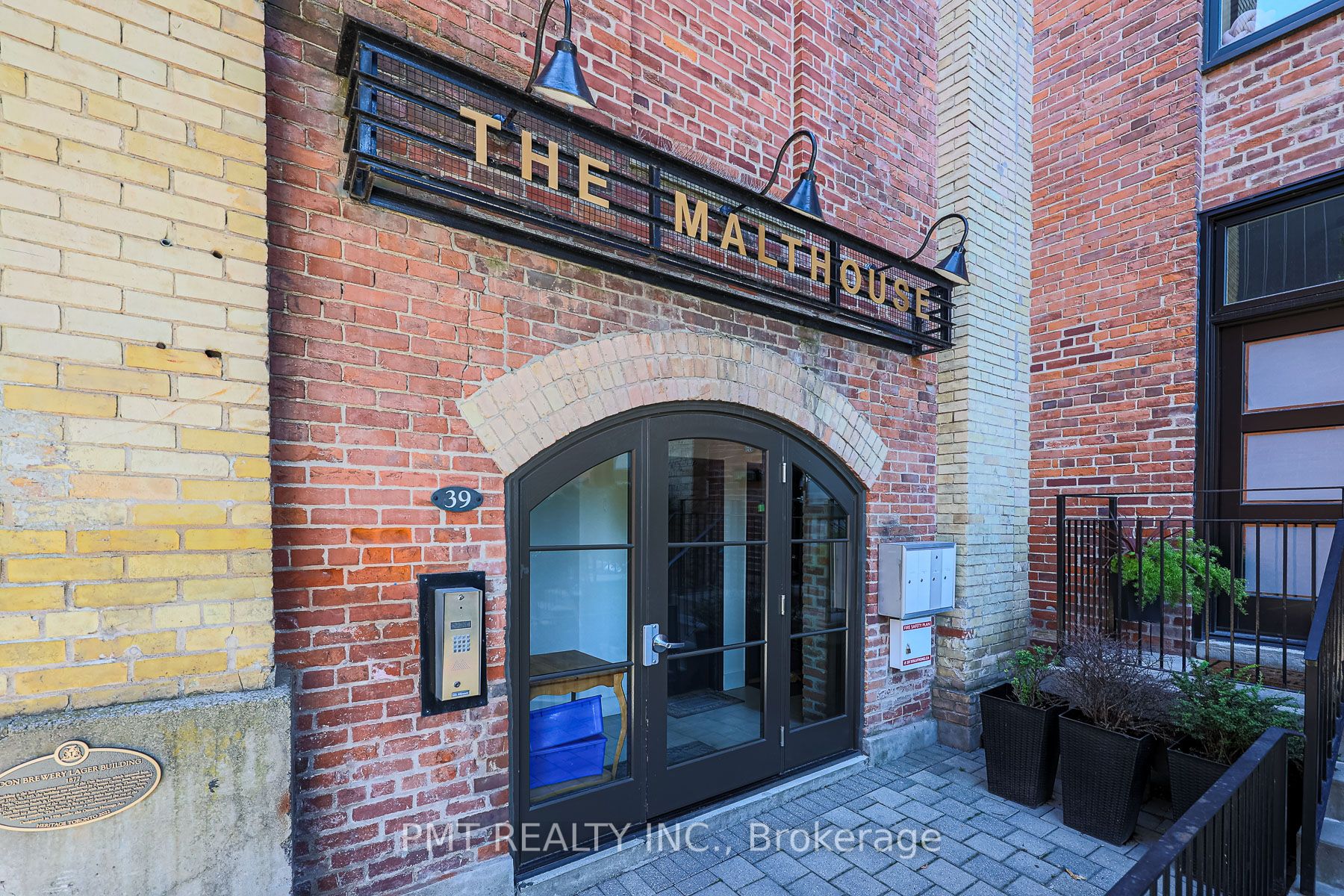 3 39 Old Brewery Lane, Toronto For Sale 1,299,000 MrLOFT.ca