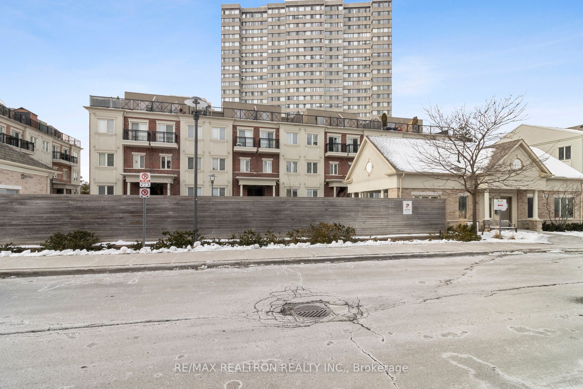 239 15 Coneflower Cres, North York For Sale 729,900 Condos.ca