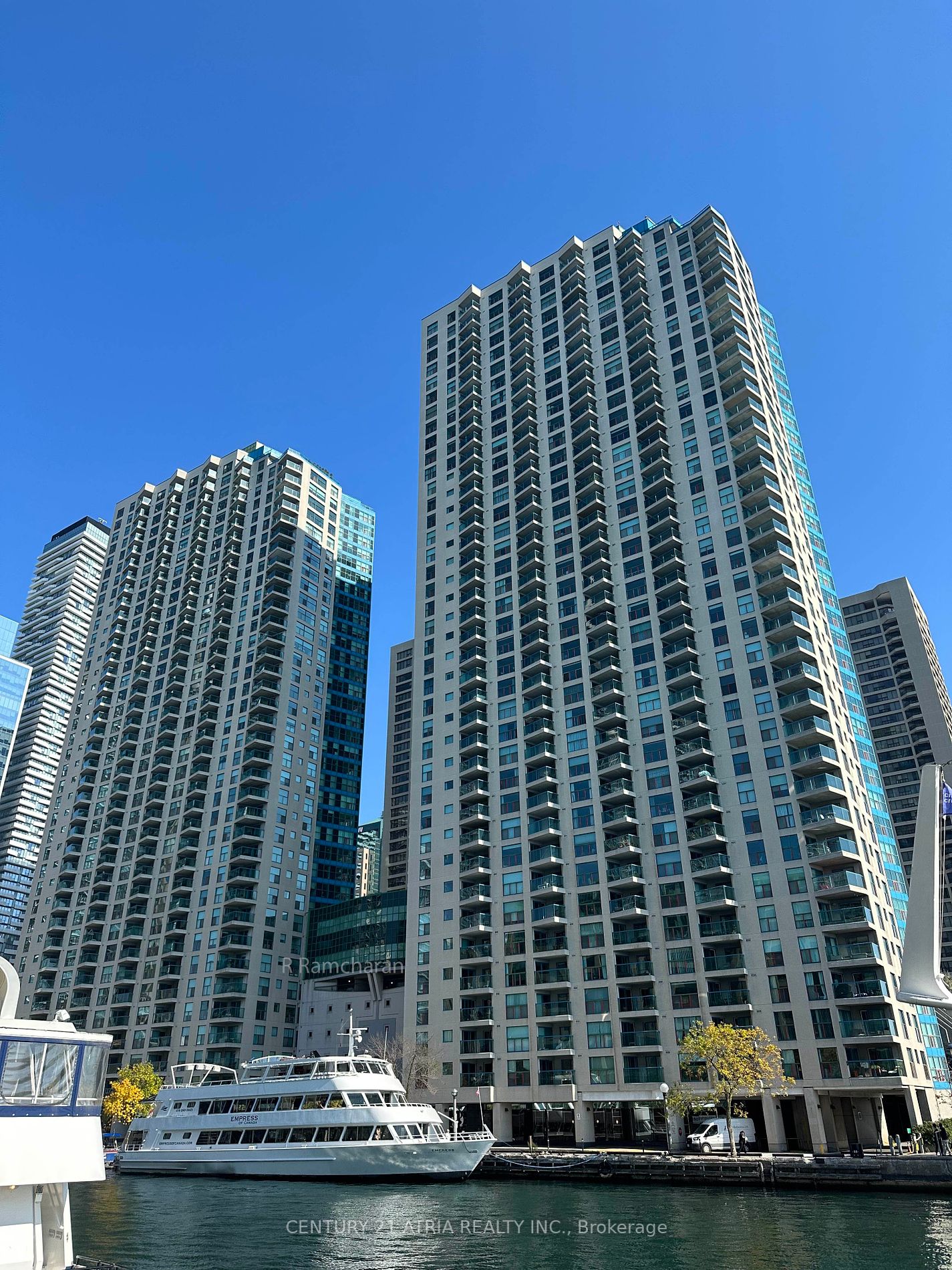 811 - 77 Harbour Sq, Toronto | Expired, C8028182 | Condos.ca