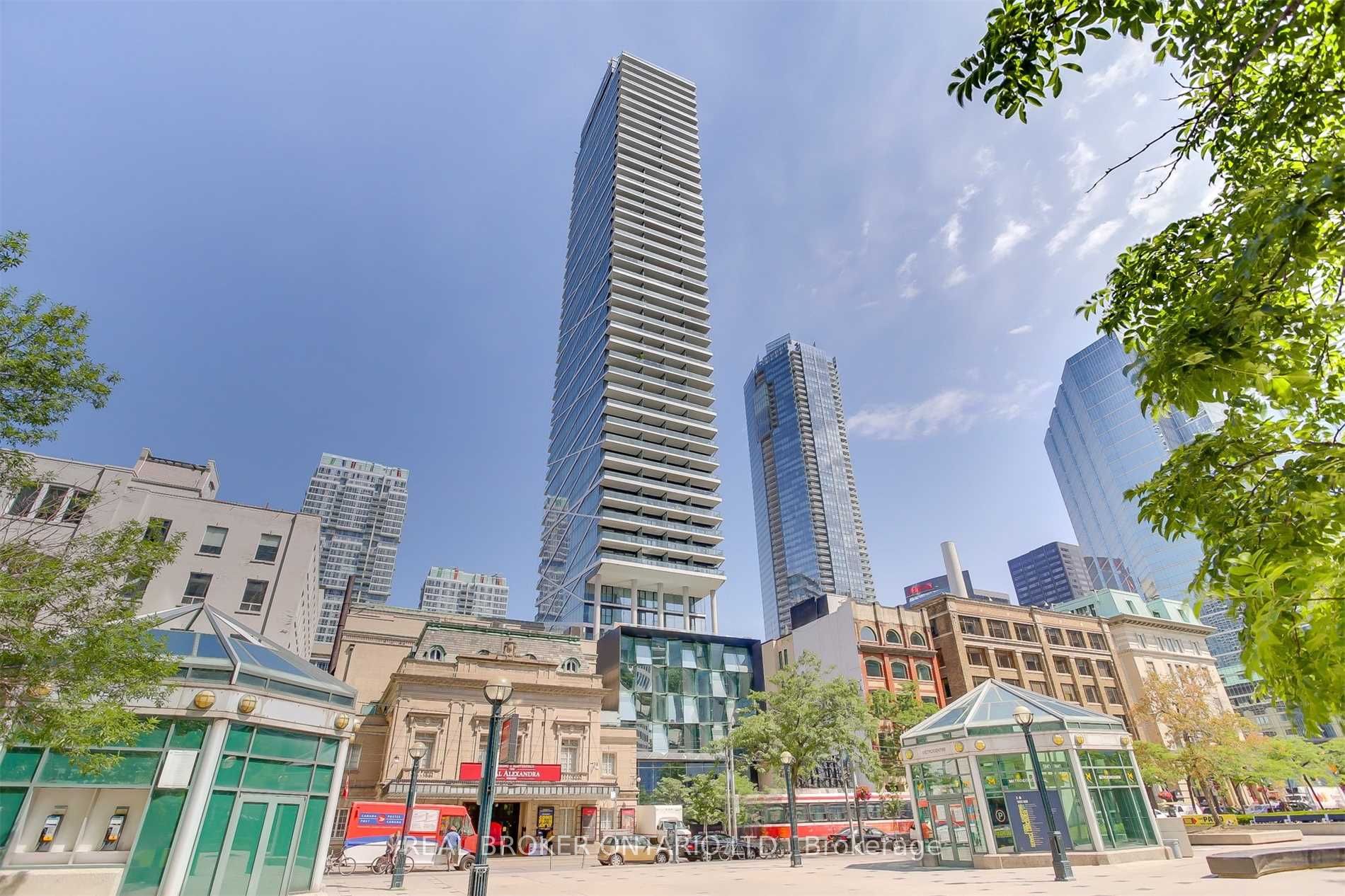 2001 - 224 King St W, Toronto | Leased, C8068736 | Condos.ca
