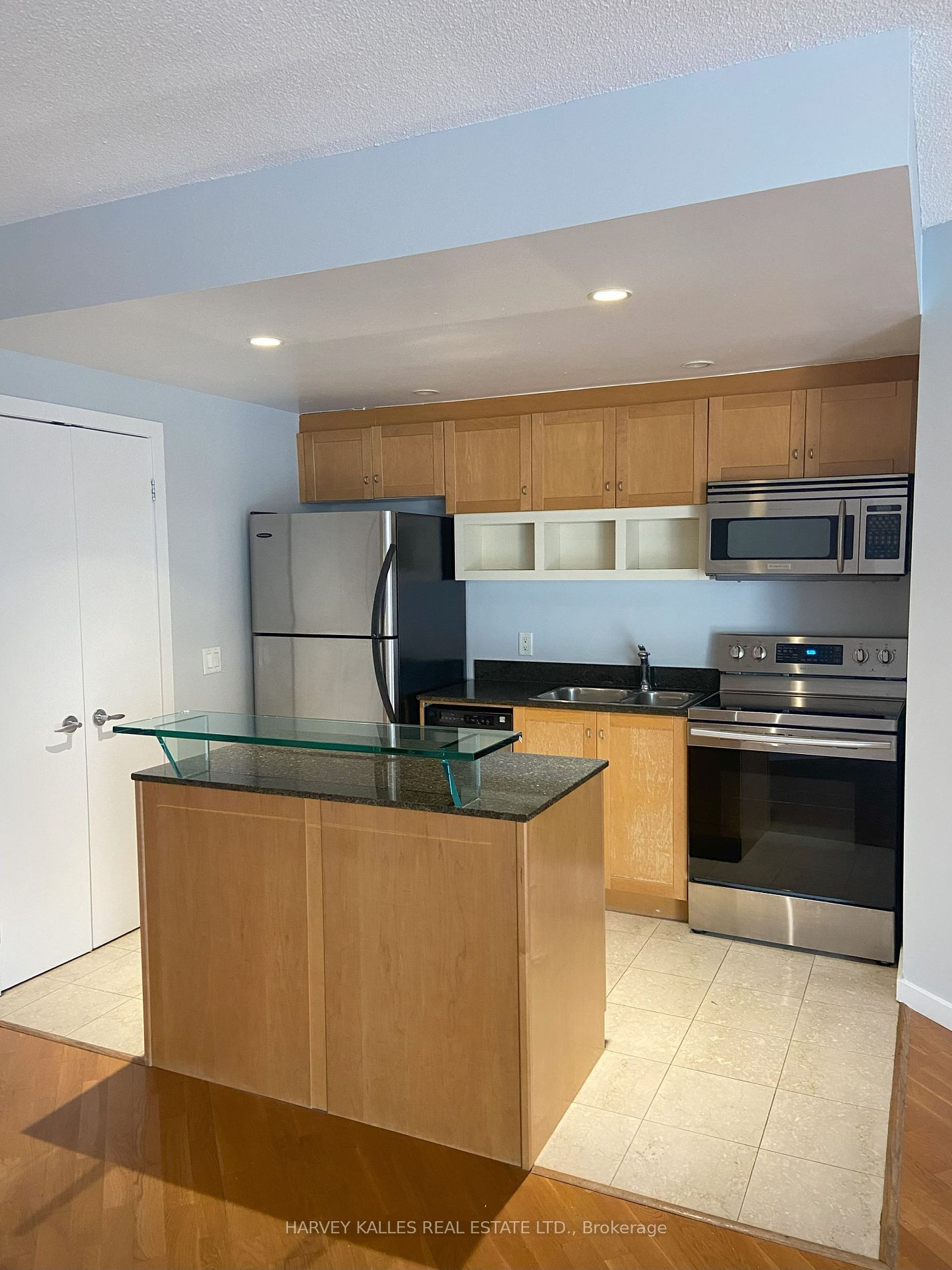 503 218 Queens Quay W, Toronto Leased, C8078464 Condos.ca