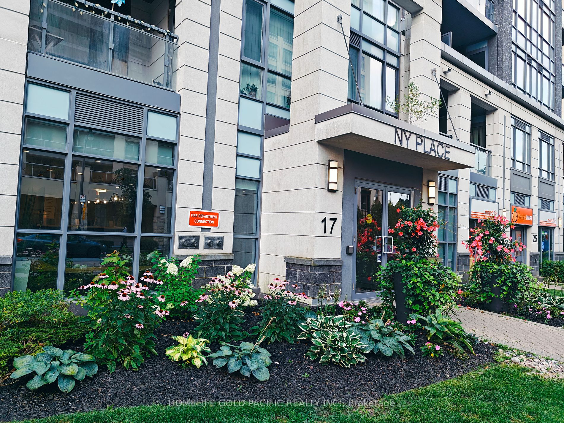 219 17 Kenaston Gdns, North York For Sale 453,000 Condos.ca