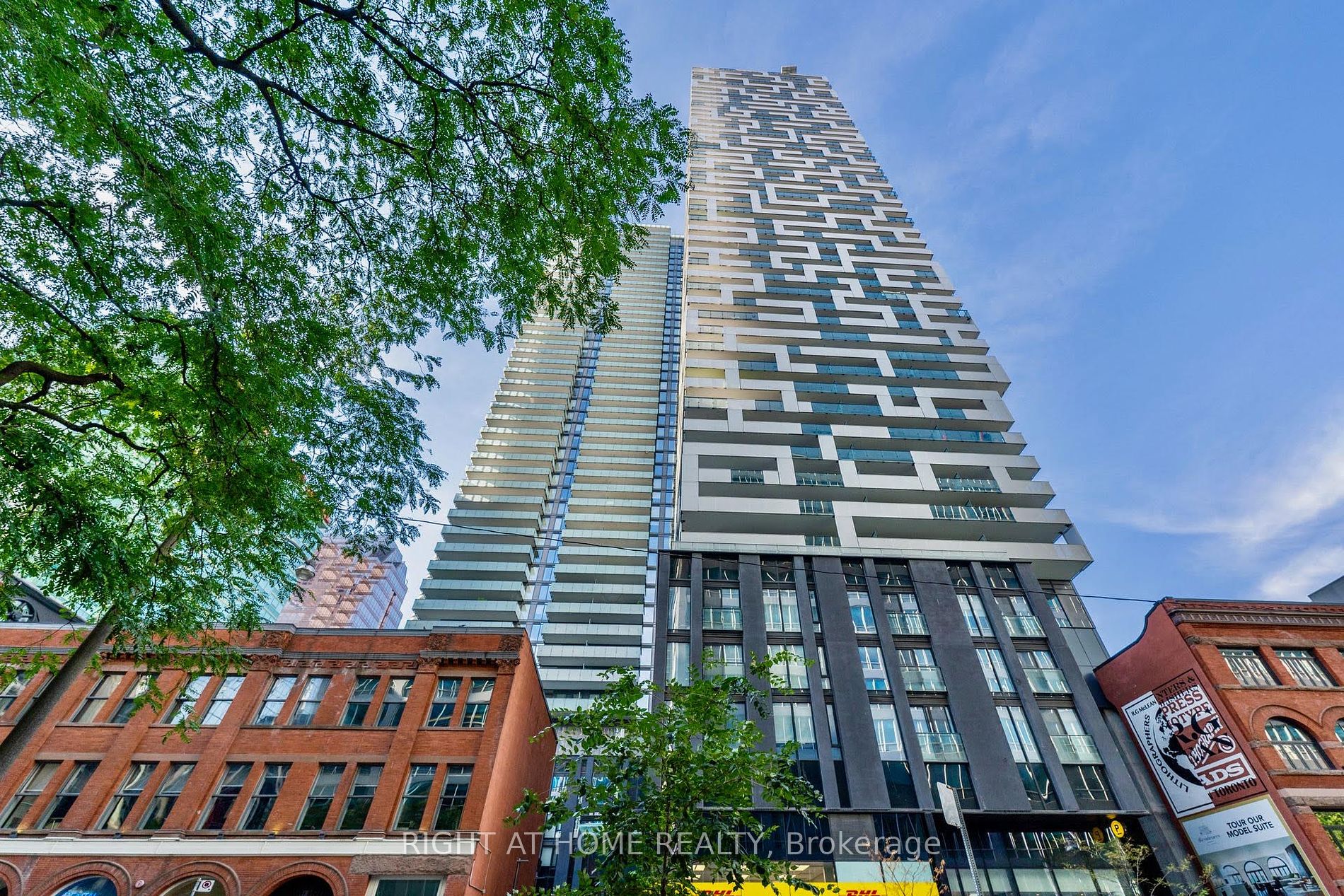 715 25 RICHMOND St E, Toronto For Rent 2,200 Condos.ca