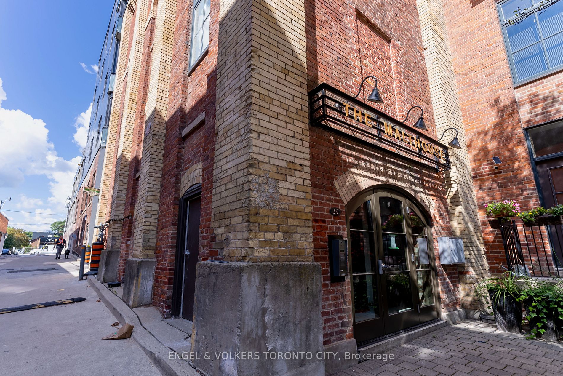 4 39 Old Brewery Lane, Toronto For Sale 1,279,900 Condos.ca