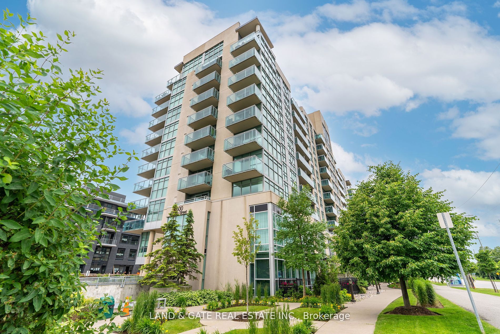 511 - 1600 Charles St, Whitby | Sold, E11960896 | Condos.ca