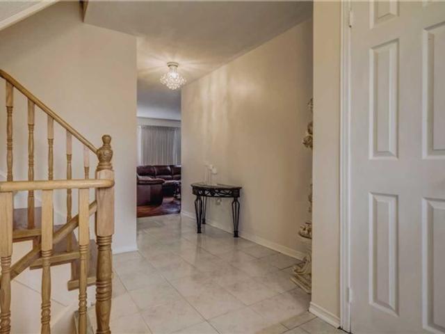 27 Freeport Dr