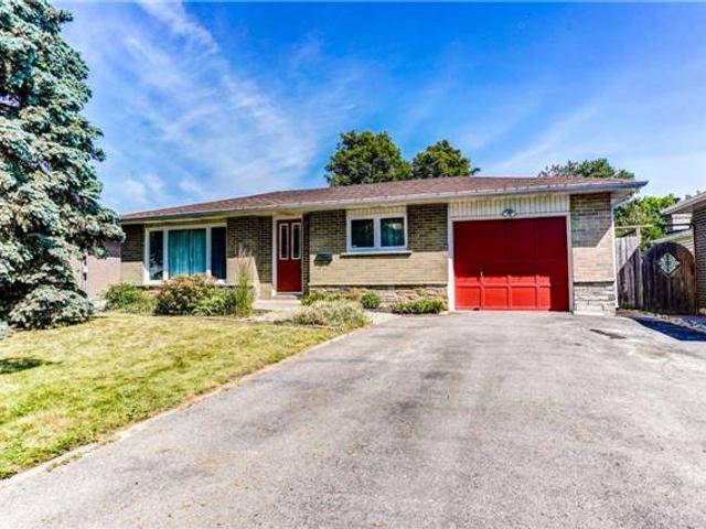 5 Cowling Cres