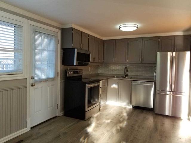 725 Downview Cres Cres