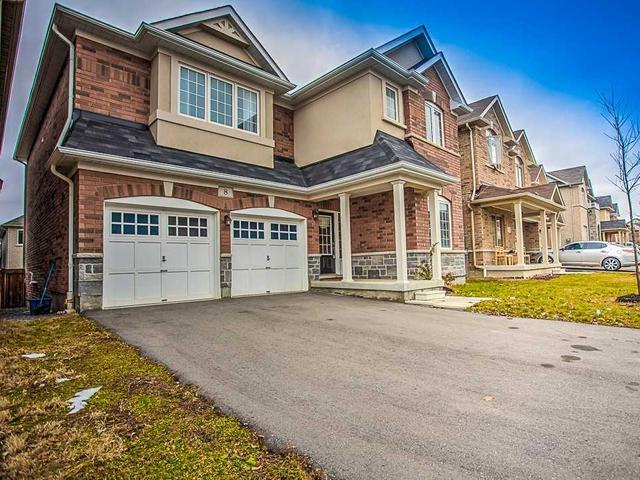8 Skelton Cres