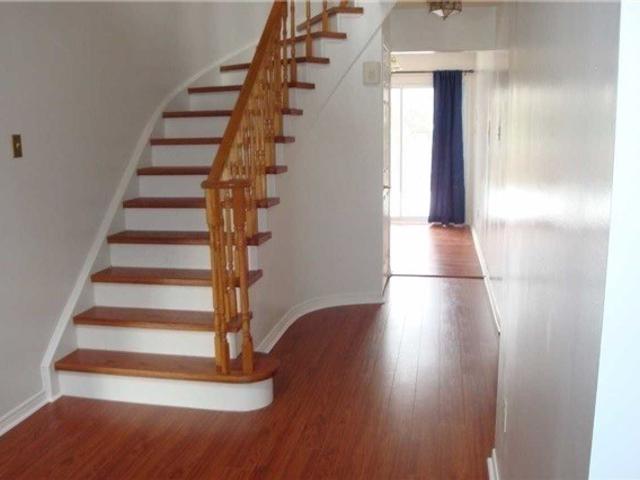 2365 Strathmore Cres N