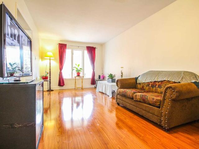 1651 Pepperwood Gate