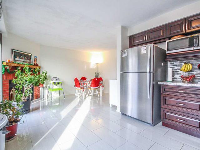 1651 Pepperwood Gate