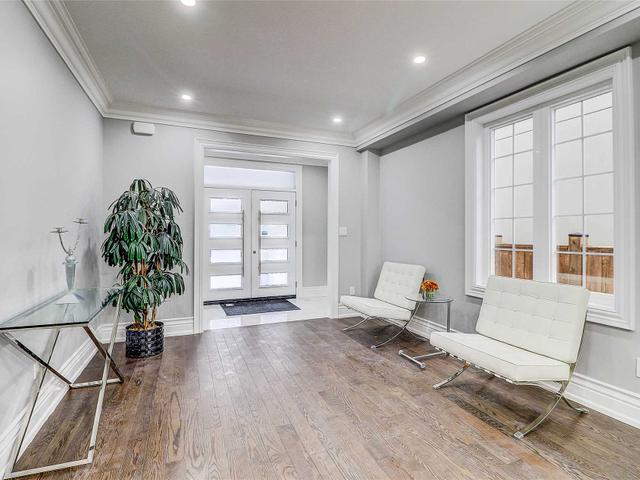 73 Harewood Ave