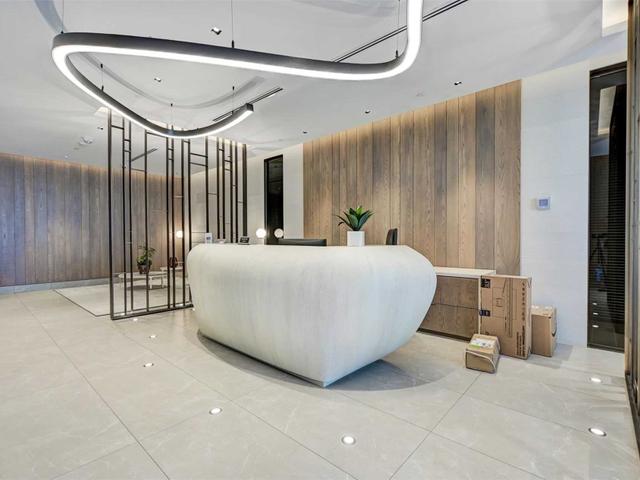 PH04 - 1255 Bayly St