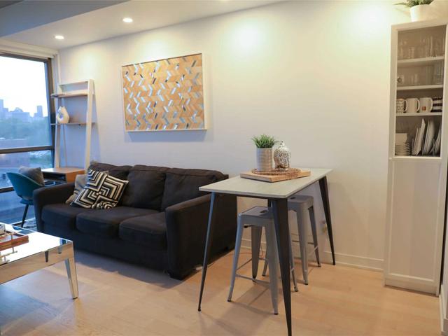 606 - 319 Carlaw Ave