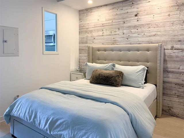 606 - 319 Carlaw Ave