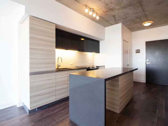 1004 - 1190 Dundas  St E