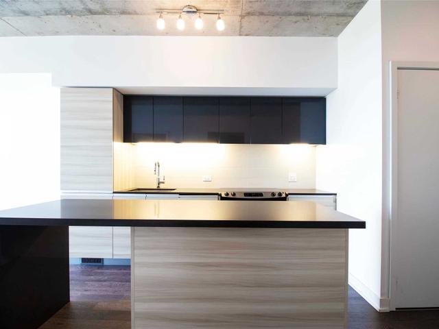 1004 - 1190 Dundas  St E