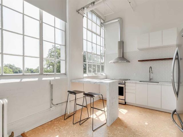 407 - 245 Carlaw Ave