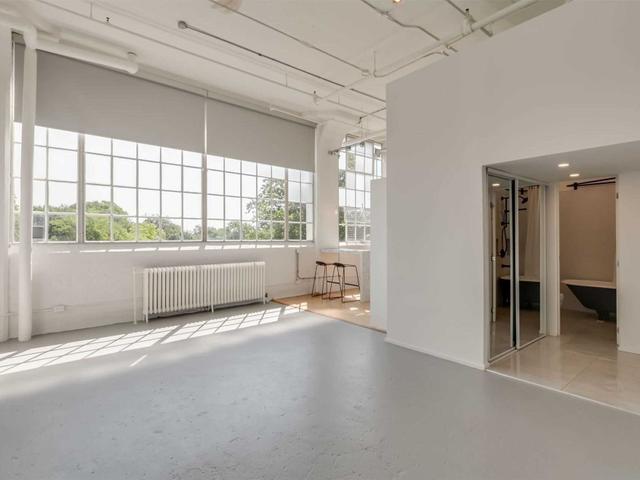 407 - 245 Carlaw Ave