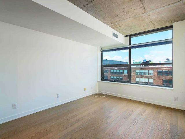 407 - 319 Carlaw Ave