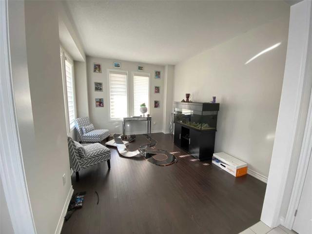 30 Terry Cres