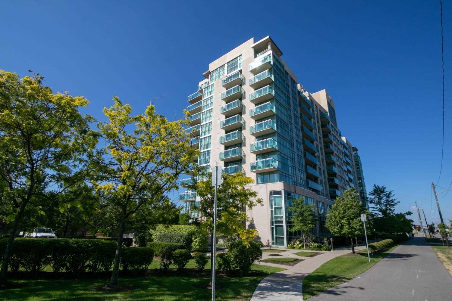 704 1600 Charles St, Whitby Sold, E4854386 Condos.ca