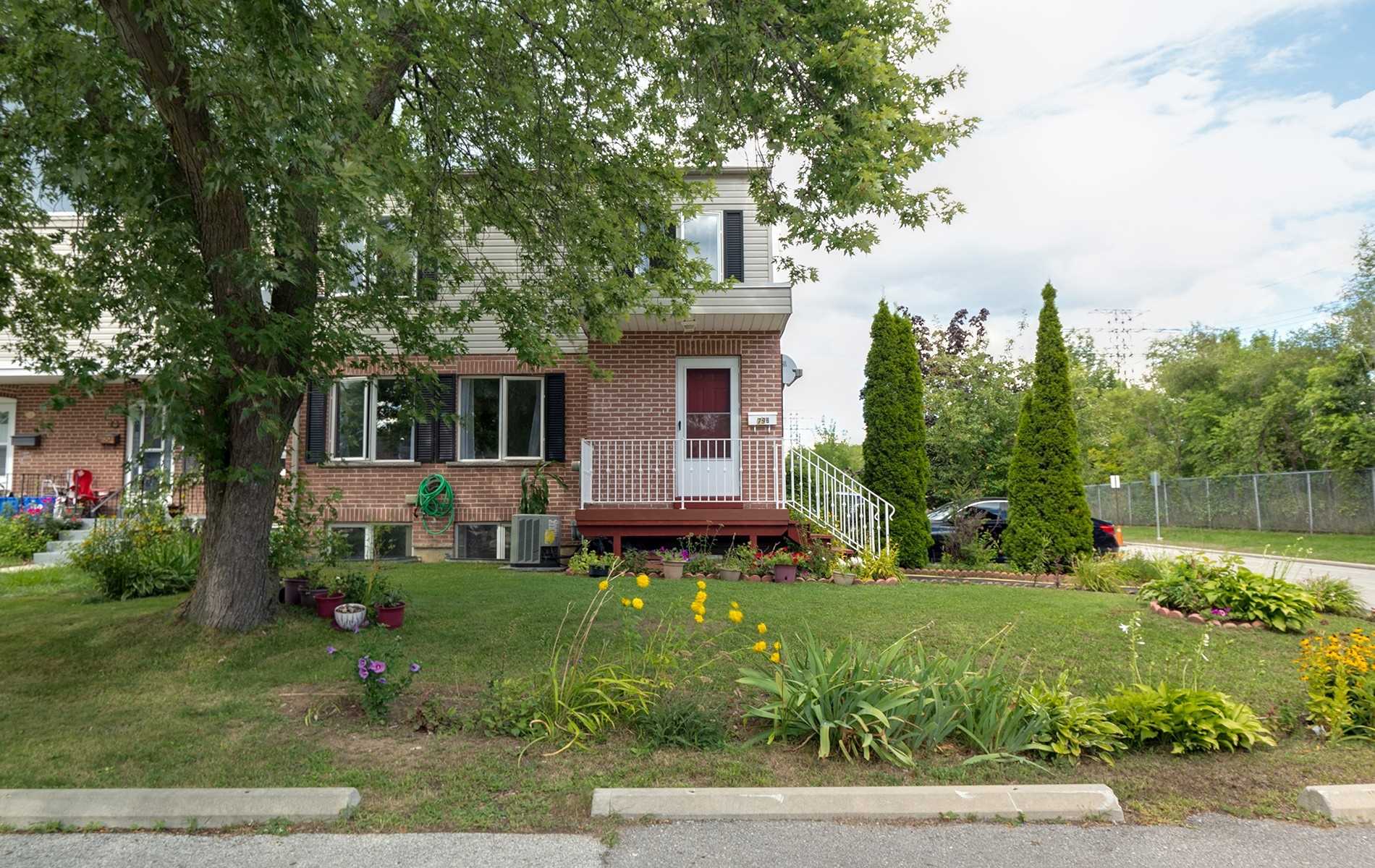 79B 740 Kennedy Rd, Scarborough For Sale 725,000 Condos.ca