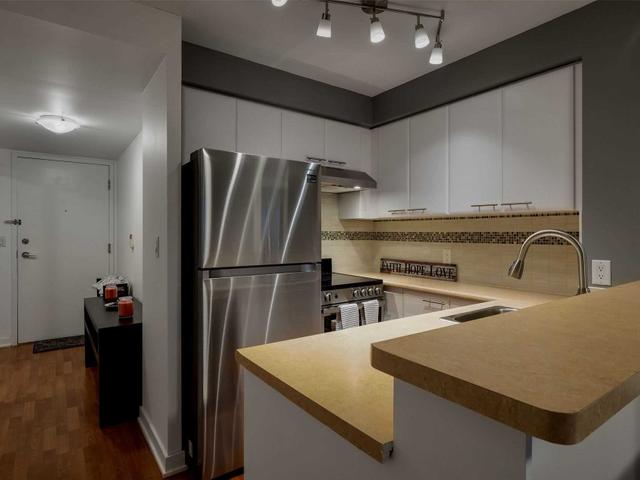802 - 36 Lee Centre Dr