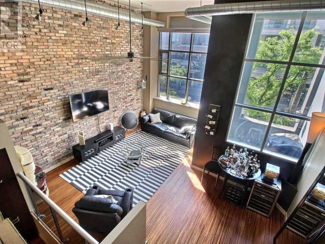 201 - 1852 Queen St E