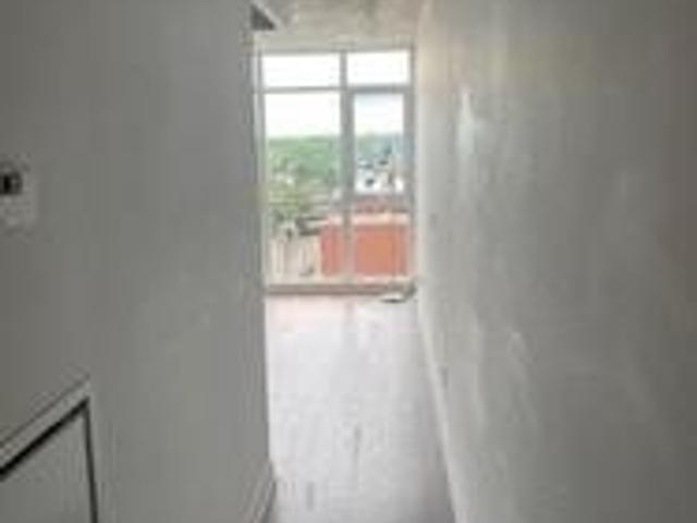 922 - 1190 Dundas St E