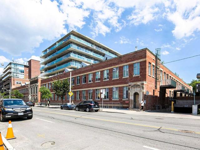 L01 - 201 Carlaw Ave