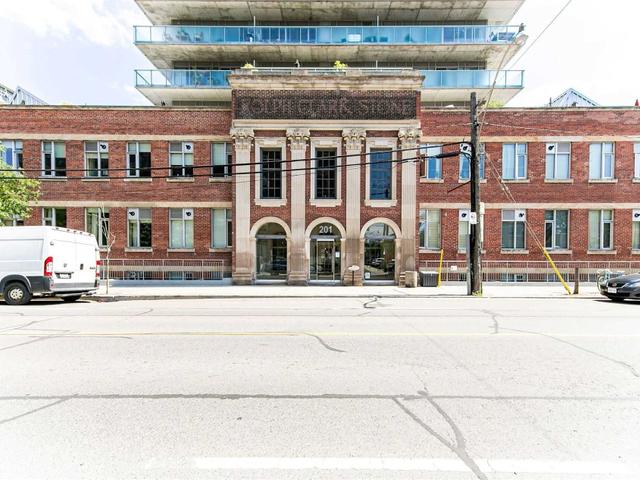 L01 - 201 Carlaw Ave