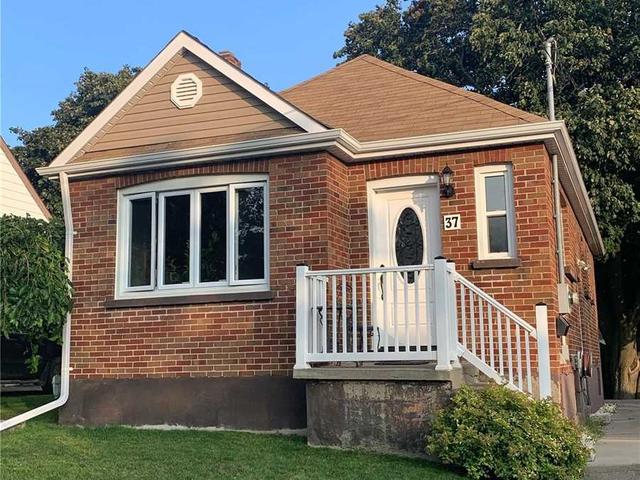 37 Sandra St W