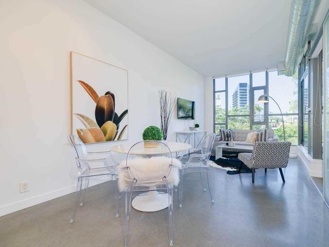 207 - 625 Queen St E