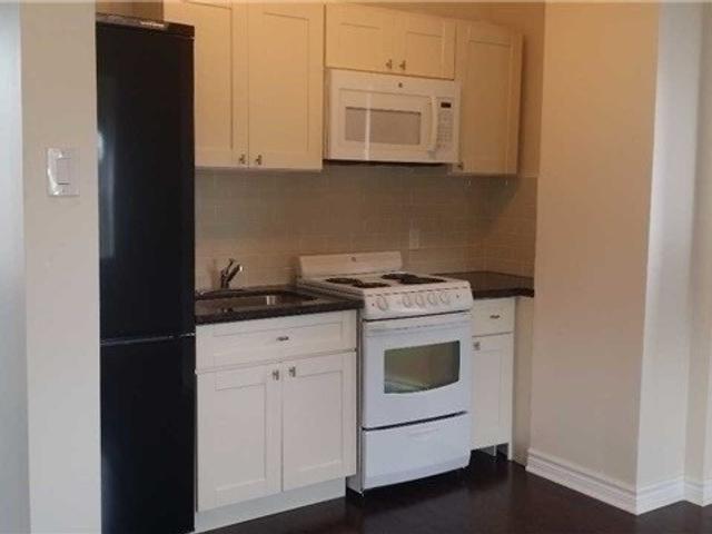 2F - 2398 Gerrard St