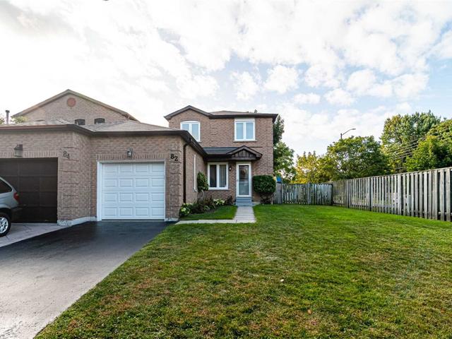 82 Hewitt Cres