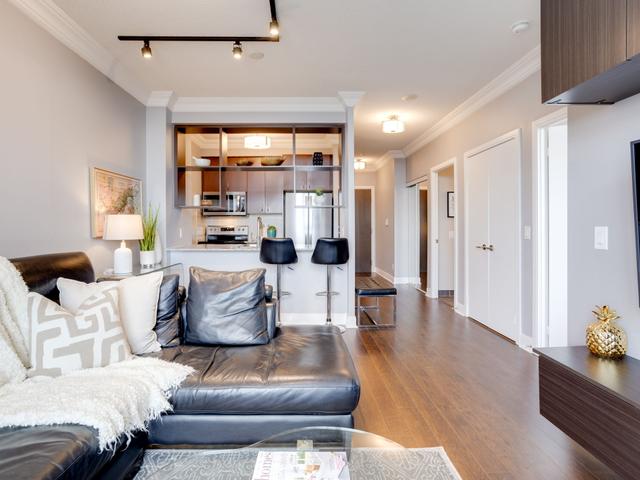 PH21 - 135 Village Green Sq