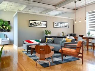 211 - 326 Carlaw Ave