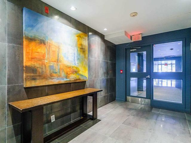 202 - 625 Queen St E